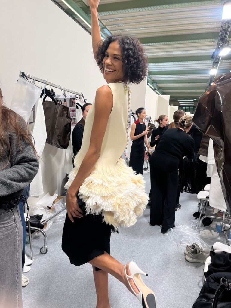 BRASILEIRAS ROUBAM A CENA NO DESFILE DE ALTA-COSTURA DA CHANEL