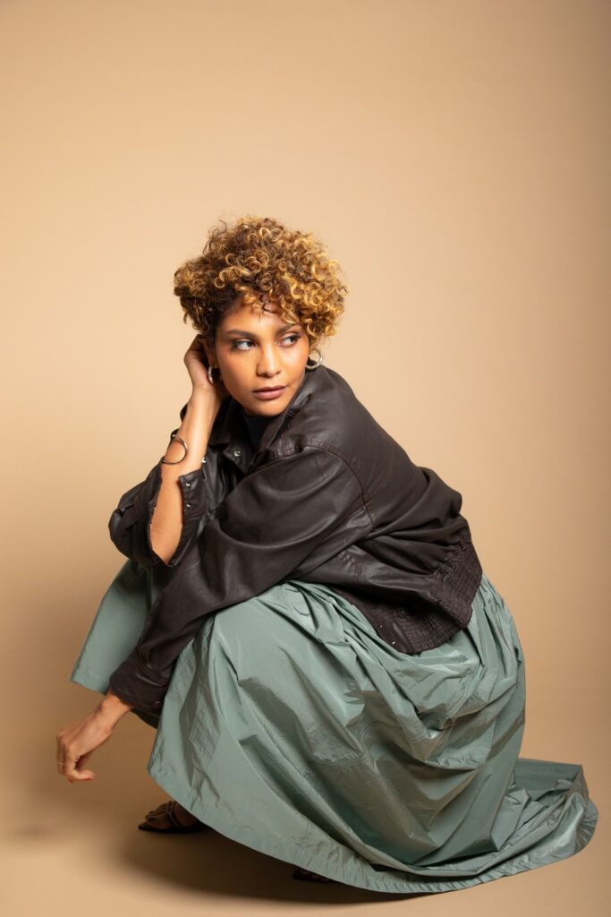 A CADA PERSONAGEM ME TRANSFORMO COMO MULHER”, AFIRMA A ATRIZ BARBARA REIS