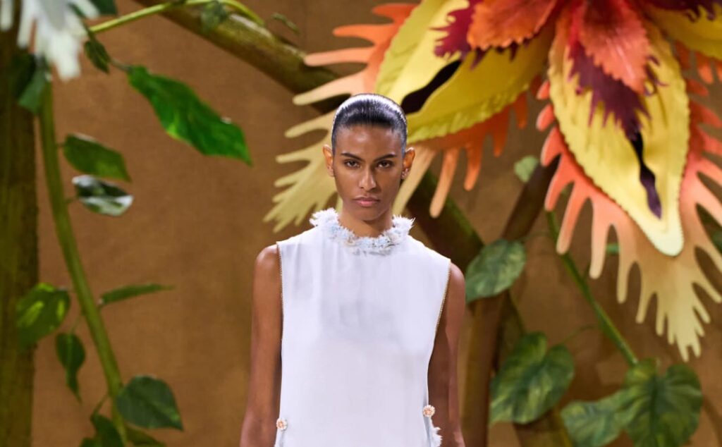 BRASILEIRAS ROUBAM A CENA NO DESFILE DE ALTA-COSTURA DA CHANEL